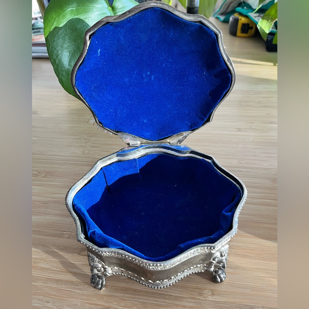 Vintage Silver Plated Hinged Trinket/Jewelry Box with Lion Head Feet